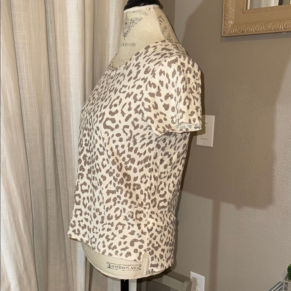 Lucky Brand shortsleeve casual shirt tan white animal leopard Print Women Top S - Picture 3 of 9
